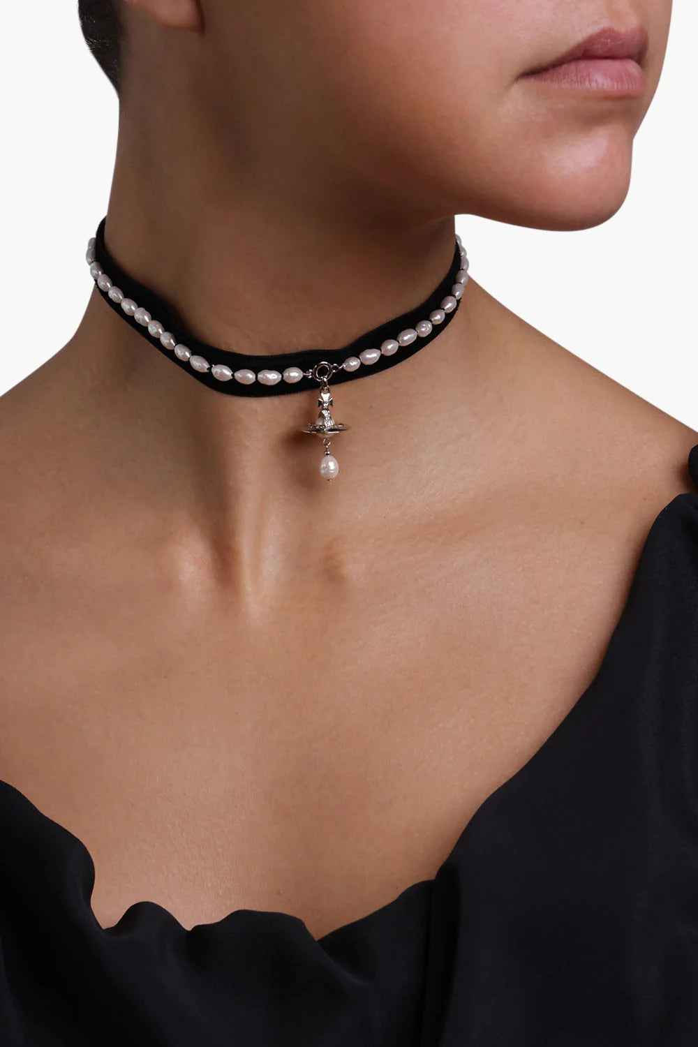 Vivienne westwood necklace black hotsell